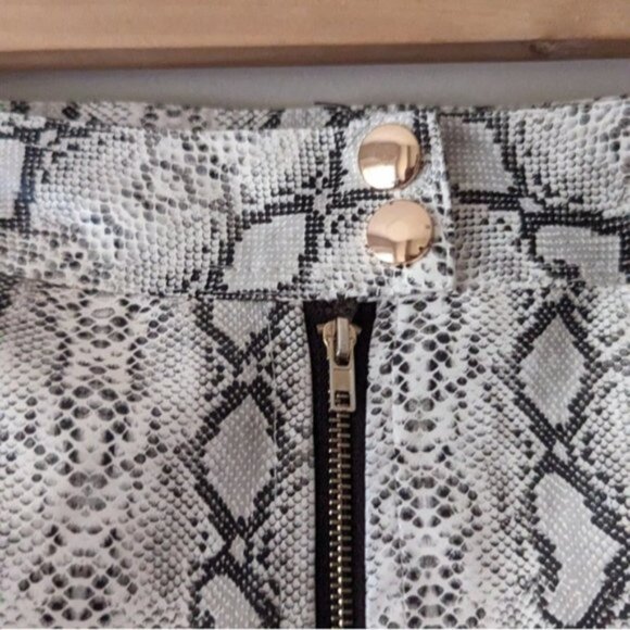 PrettyLittleThing faux leather snakeskin high rise pants - white & gray - Picture 6 of 8